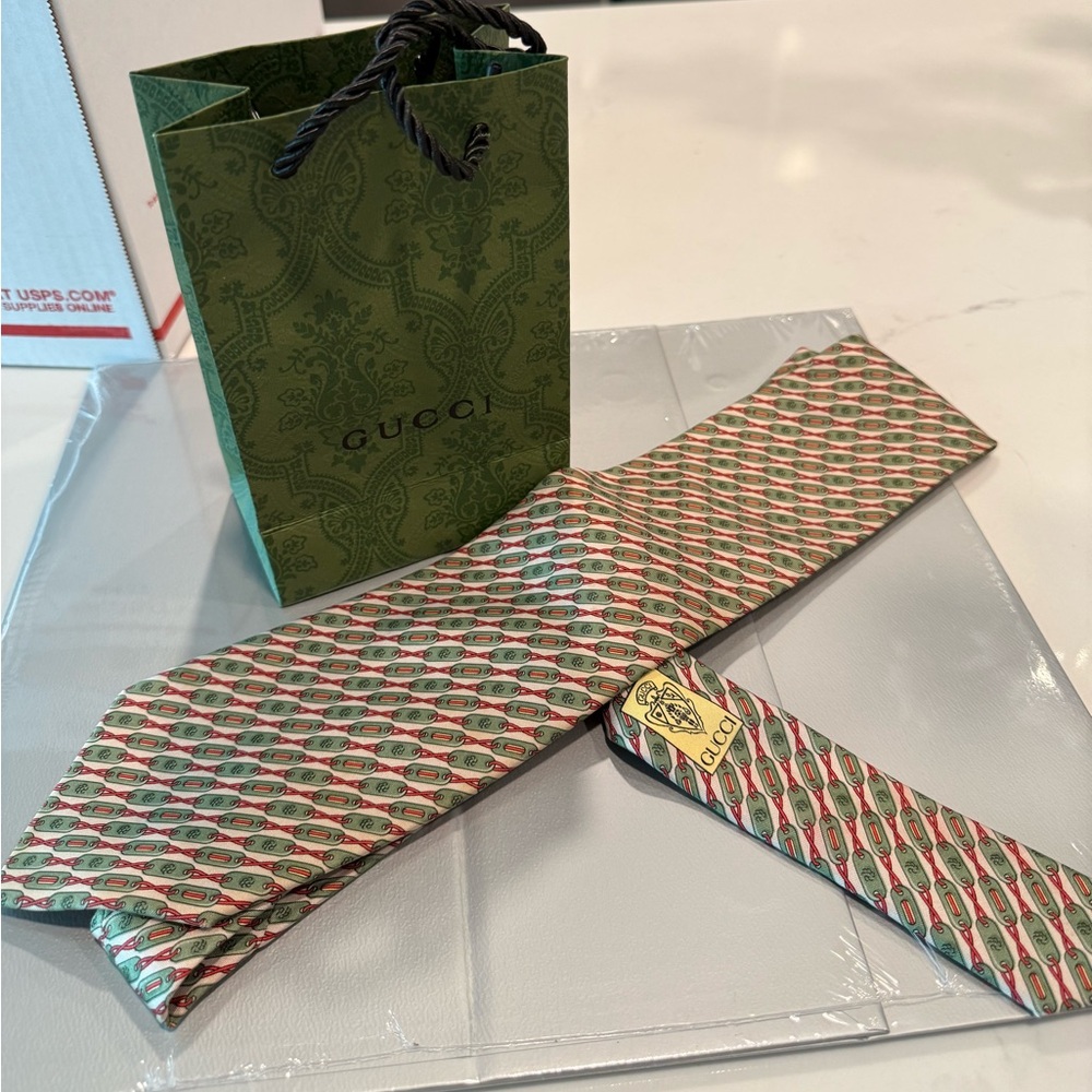 GUCCI necktie in green, red, and beige - Picture 14 of 14